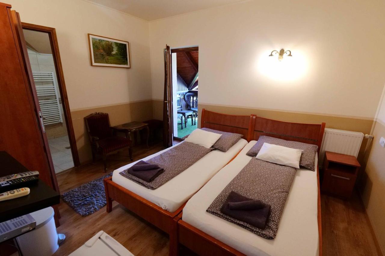 Nyilas Fogado Hotel Nyiregyhaza Ngoại thất bức ảnh