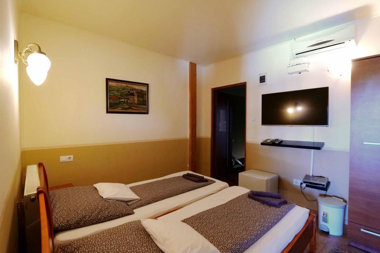 Nyilas Fogado Hotel Nyiregyhaza Ngoại thất bức ảnh