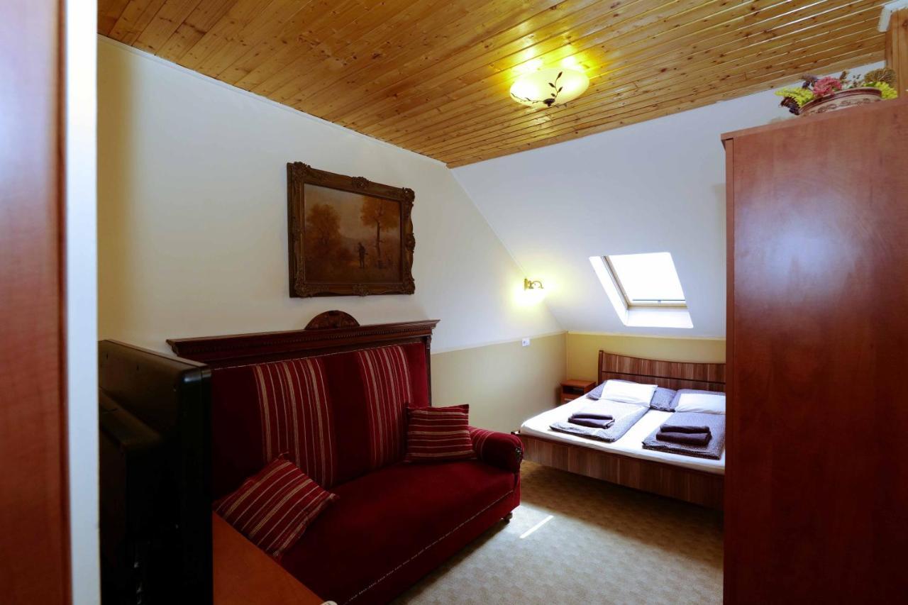 Nyilas Fogado Hotel Nyiregyhaza Ngoại thất bức ảnh