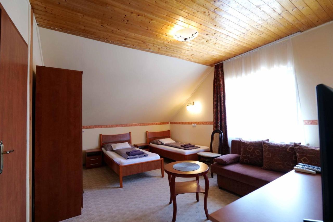 Nyilas Fogado Hotel Nyiregyhaza Ngoại thất bức ảnh