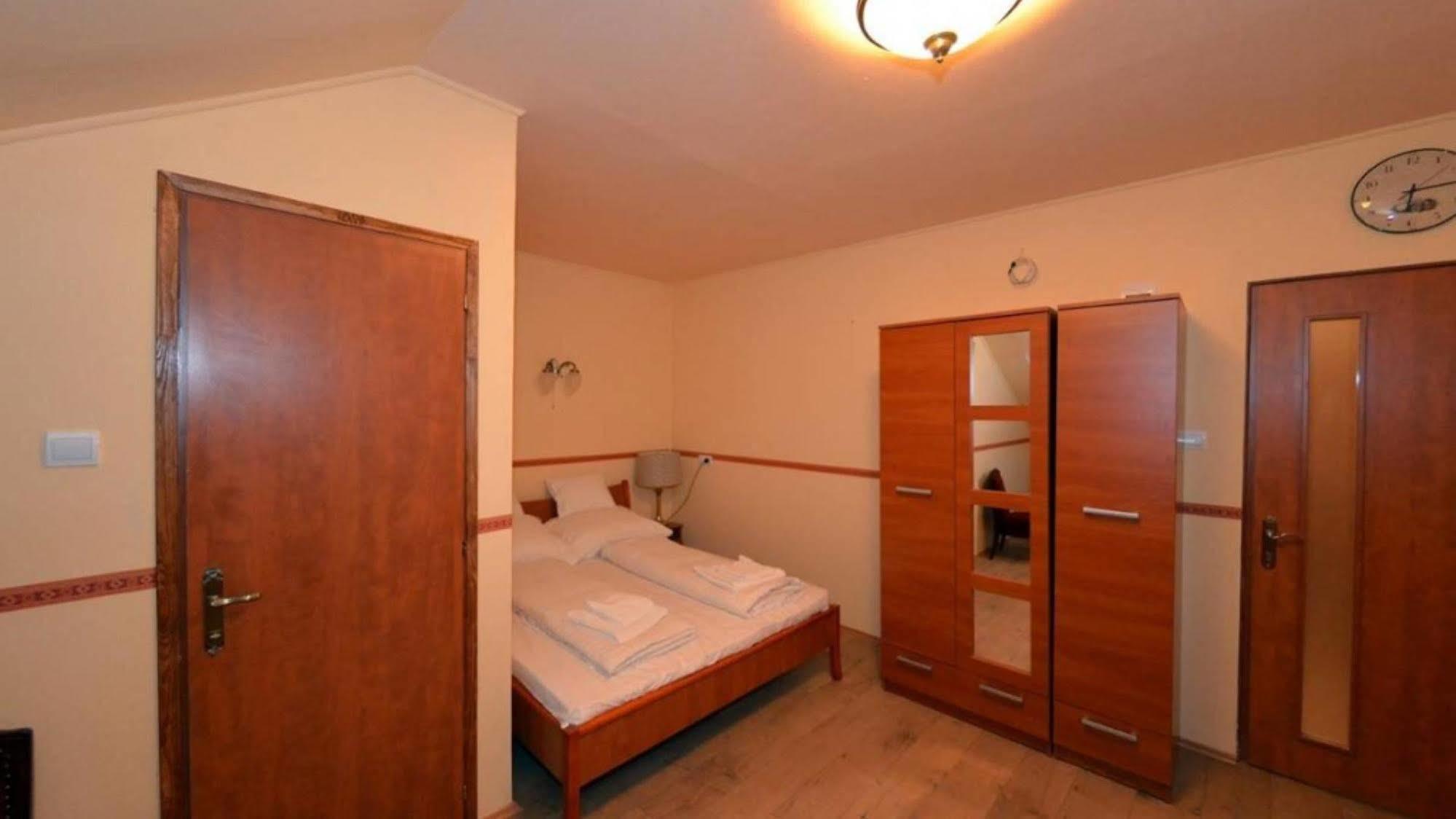 Nyilas Fogado Hotel Nyiregyhaza Ngoại thất bức ảnh