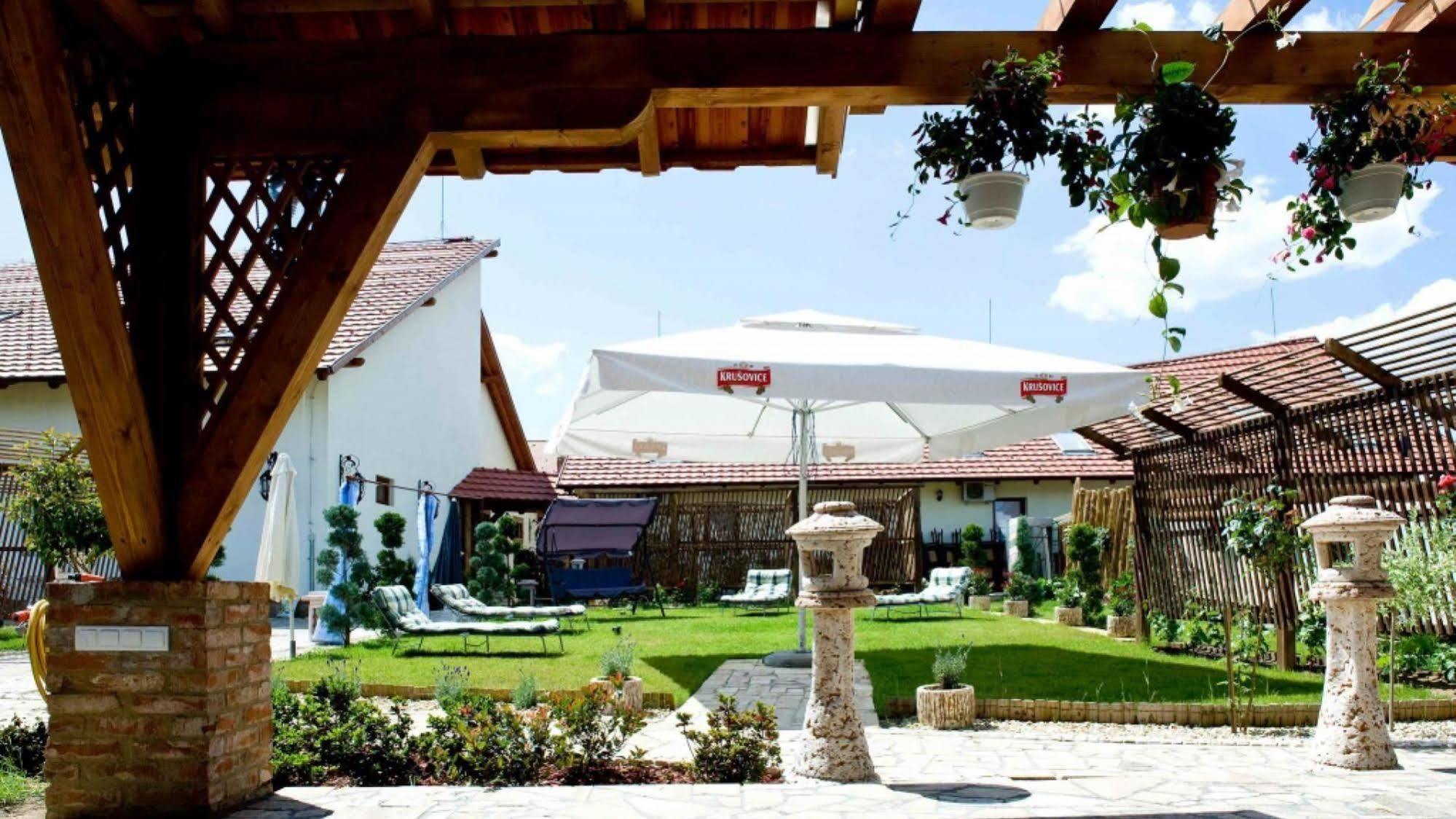 Nyilas Fogado Hotel Nyiregyhaza Ngoại thất bức ảnh